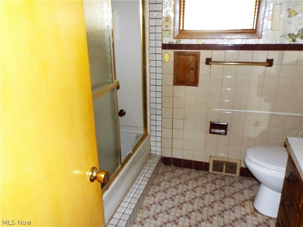 23308 Emery Road Cleveland, OH 44128 - Photo 13 of 20