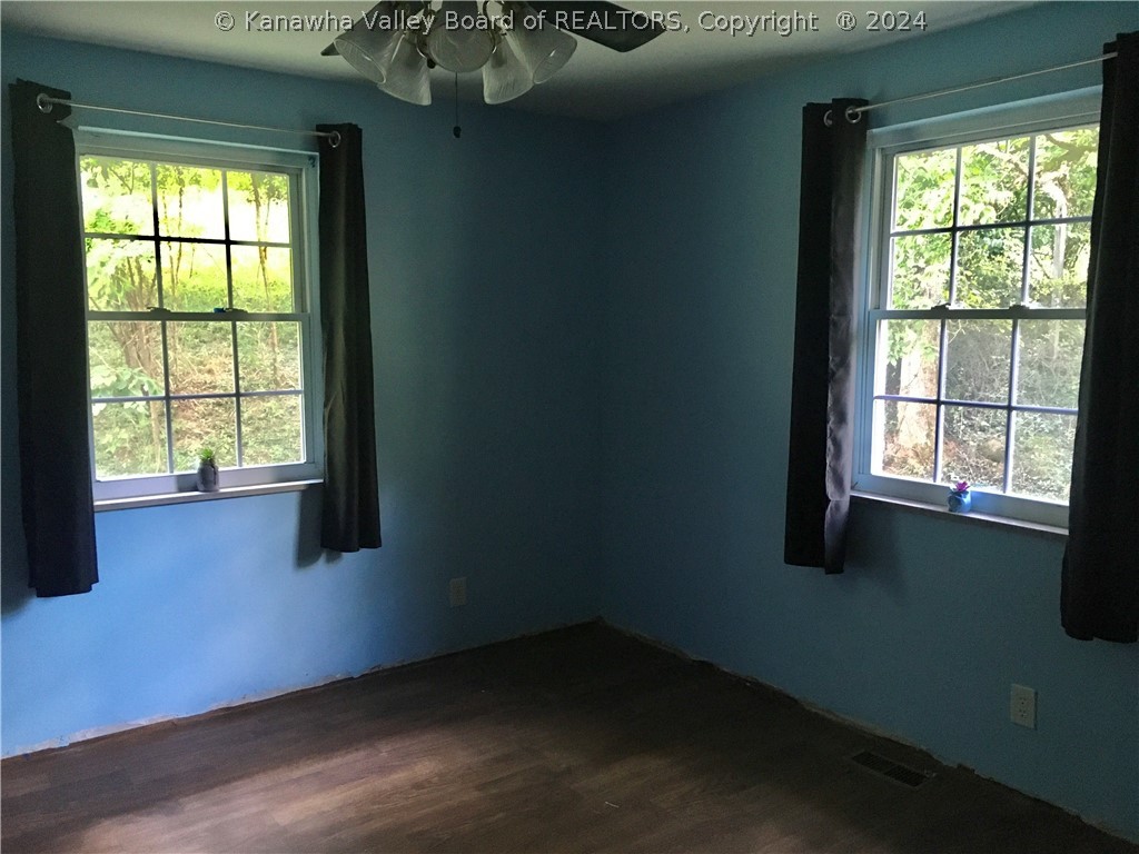 4575 Victoria Road Charleston, WV 25313 - Photo 17 of 21 Gallery Image 17