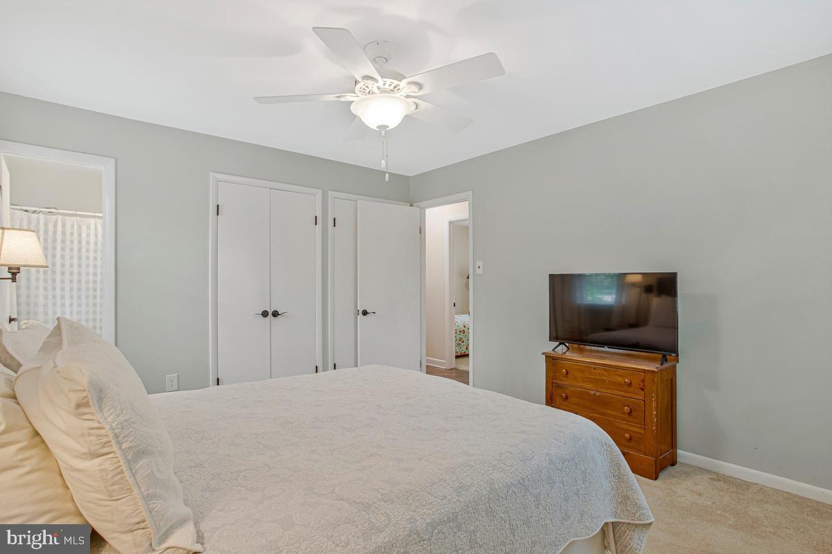 91 Scotts Cove Road Edgewater, MD 21037 - Photo 16 of 40 Serene bedroom with modern comforts.