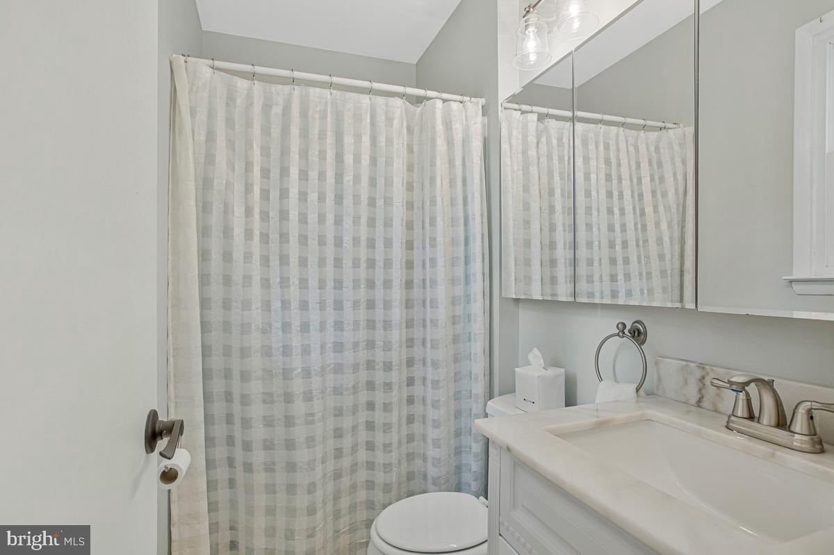 91 Scotts Cove Road Edgewater, MD 21037 - Photo 17 of 40 Modern bathroom with serene vibes.