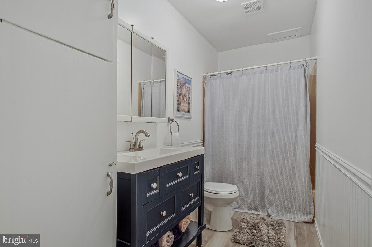 91 Scotts Cove Road Edgewater, MD 21037 - Photo 25 of 40 Modern bathroom with sleek design.