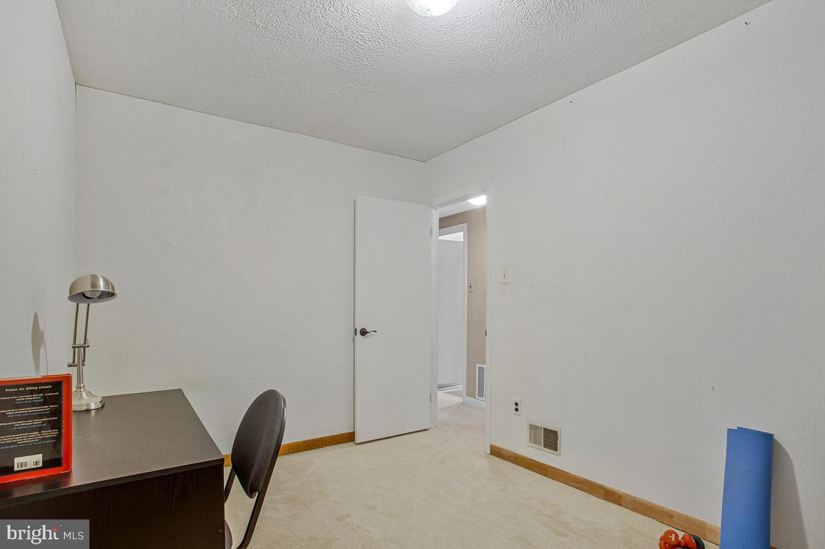 91 Scotts Cove Road Edgewater, MD 21037 - Photo 29 of 40 Versatile space for creativity awaits.