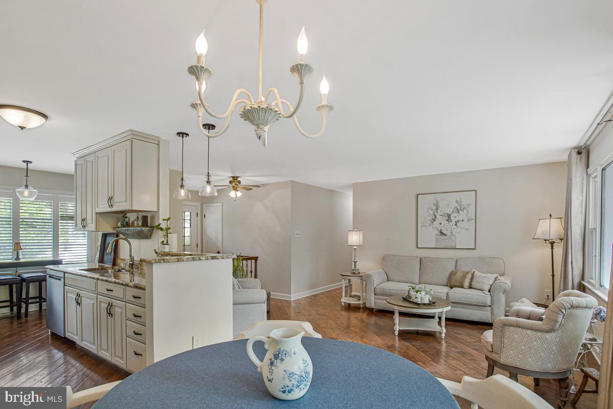 91 Scotts Cove Road Edgewater, MD 21037 - Photo 5 of 40 Bright and inviting open living space.