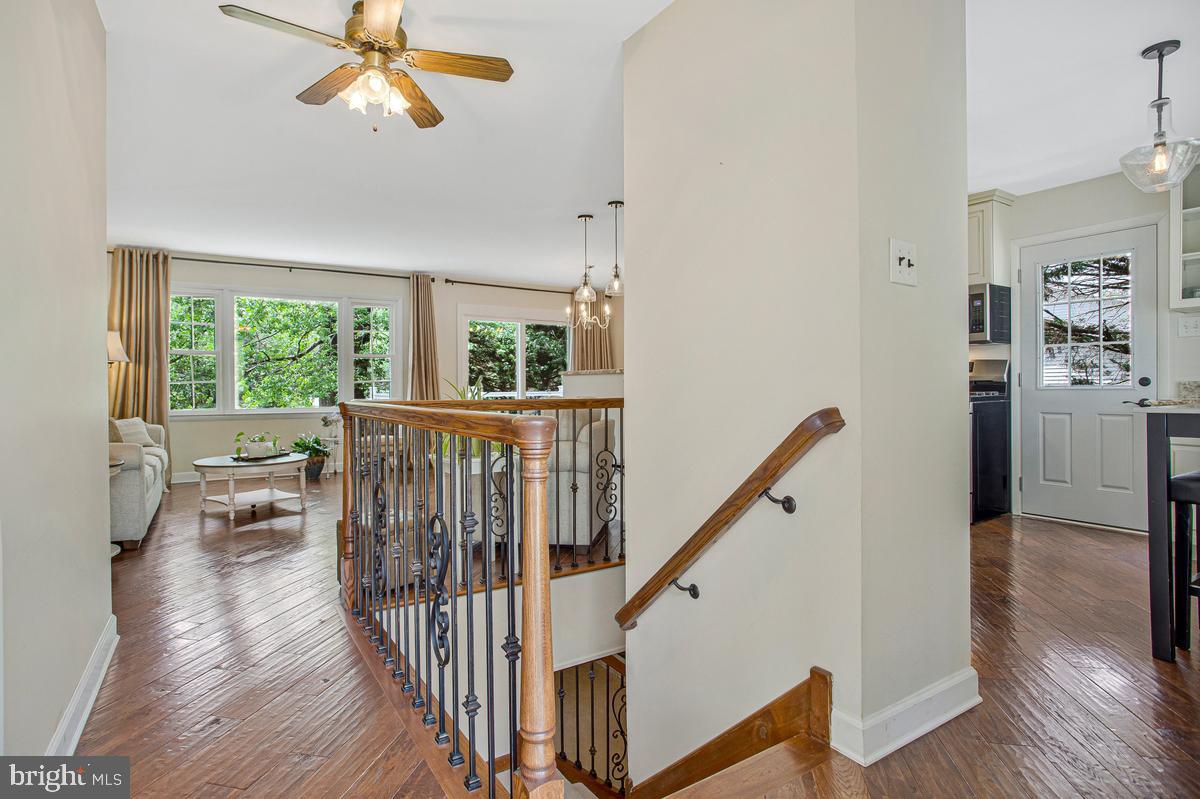91 Scotts Cove Road Edgewater, MD 21037 - Photo 10 of 40 Inviting entryway with natural light.