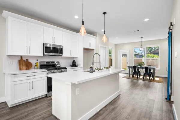 $1,990 | 8016 Willow Street, Unit C, Houston, TX 77088