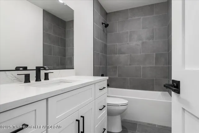 $995,000 | 8866 Avery Drive, Victor, ID 83455