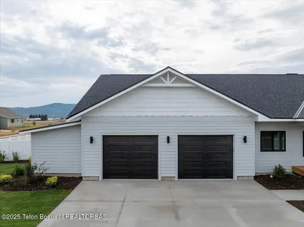 $995,000 | 8866 Avery Drive, Victor, ID 83455