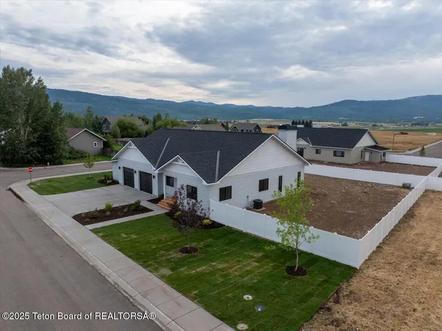 $995,000 | 8866 Avery Drive, Victor, ID 83455