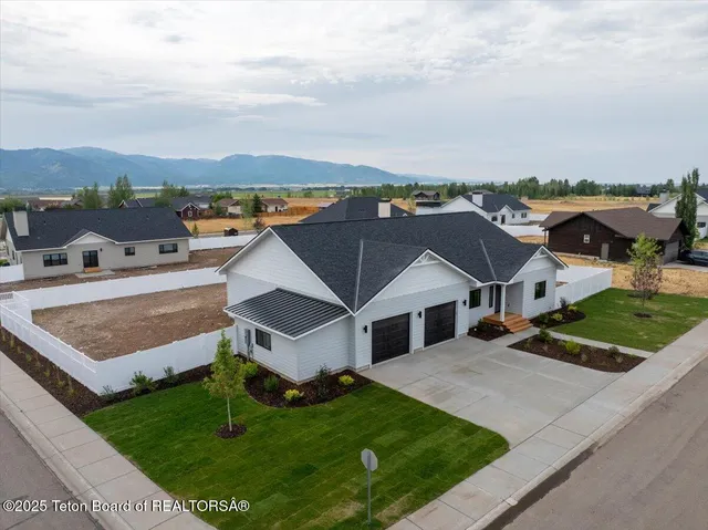 $995,000 | 8866 Avery Drive, Victor, ID 83455