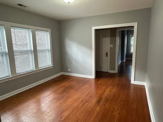 $1,950 | 4129 West Barry Avenue, Unit 2, Chicago, IL 60641