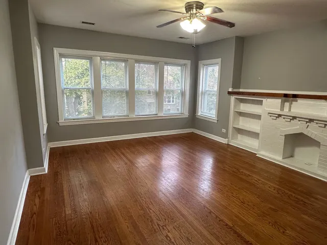 $1,950 | 4129 West Barry Avenue, Unit 2, Chicago, IL 60641