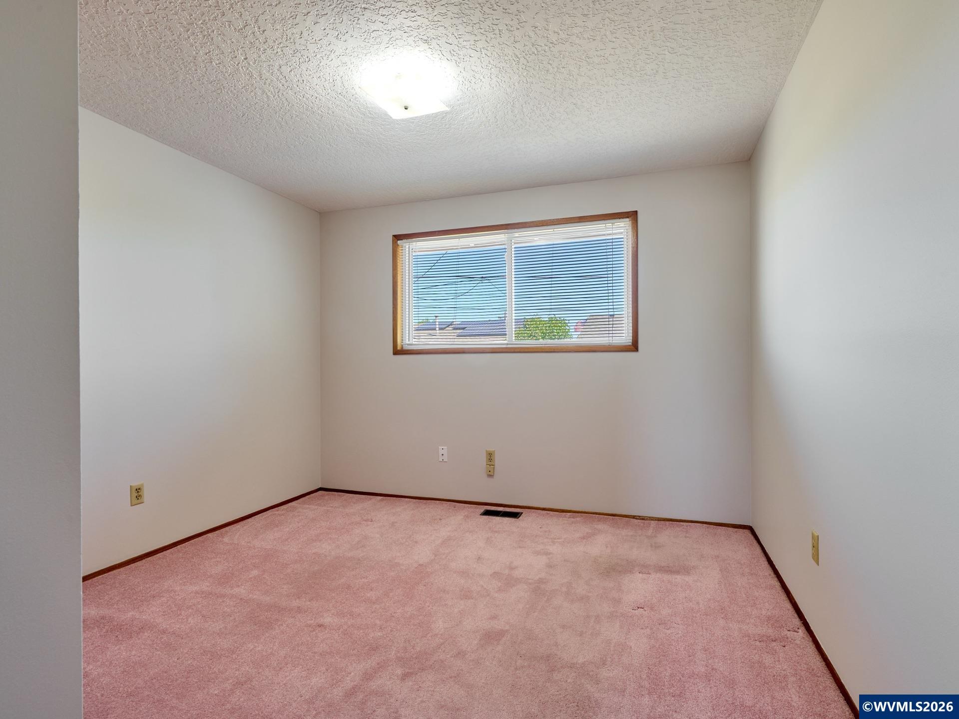 1387 Hampton Way Woodburn, OR 97071 - Photo 10 of 32 Gallery Image 10