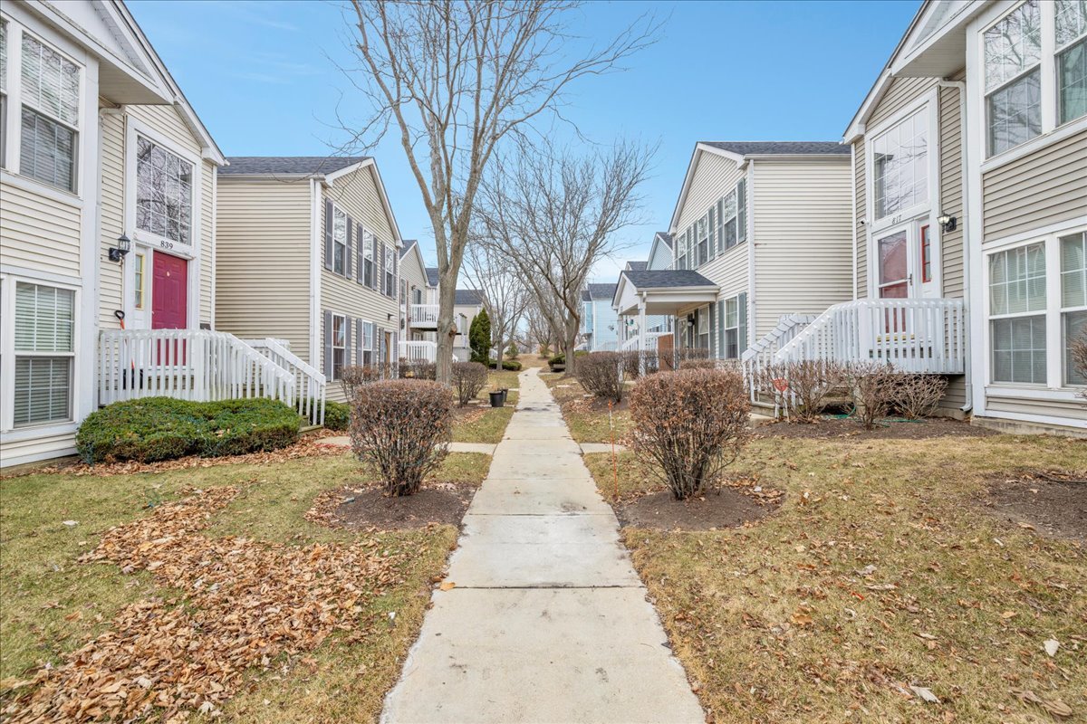 823 Symphony Drive Aurora, IL 60504 - Photo 3 of 27