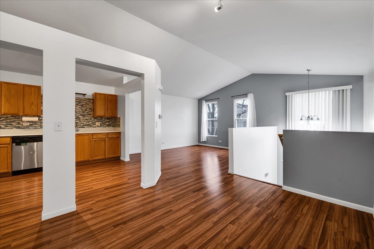 823 Symphony Drive Aurora, IL 60504 - Photo 7 of 27