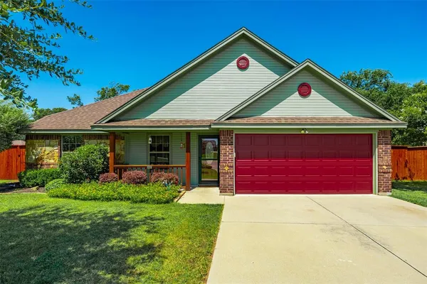 $375,000 | 1221 Eagle Lake Drive, Azle, TX 76020
