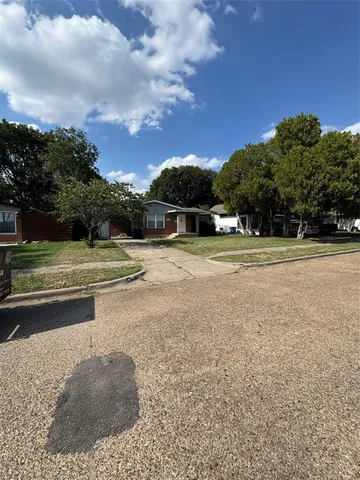 a view of a tennis court