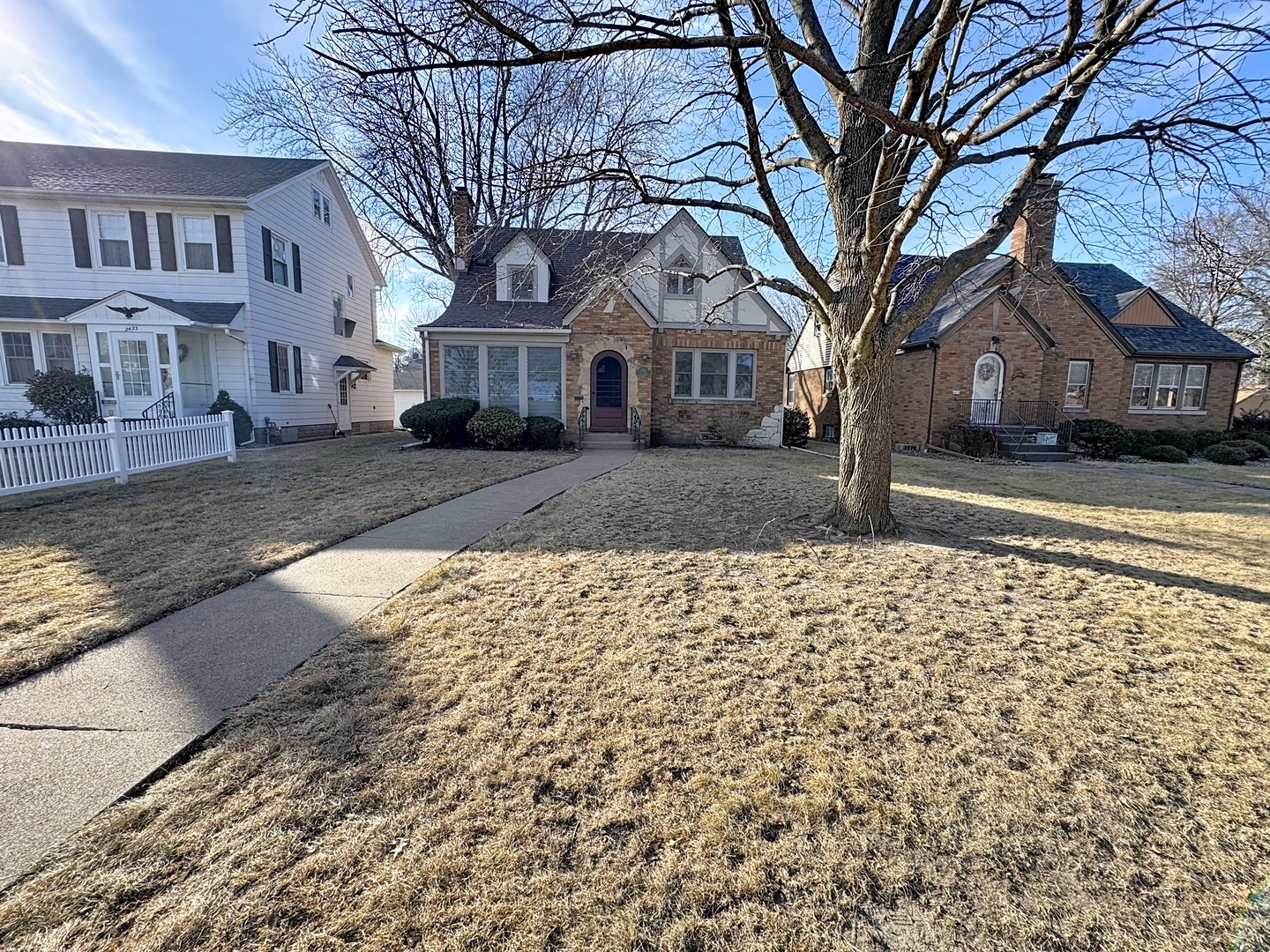 2431 28th Street Moline, IL 61265 - Photo 1 of 25