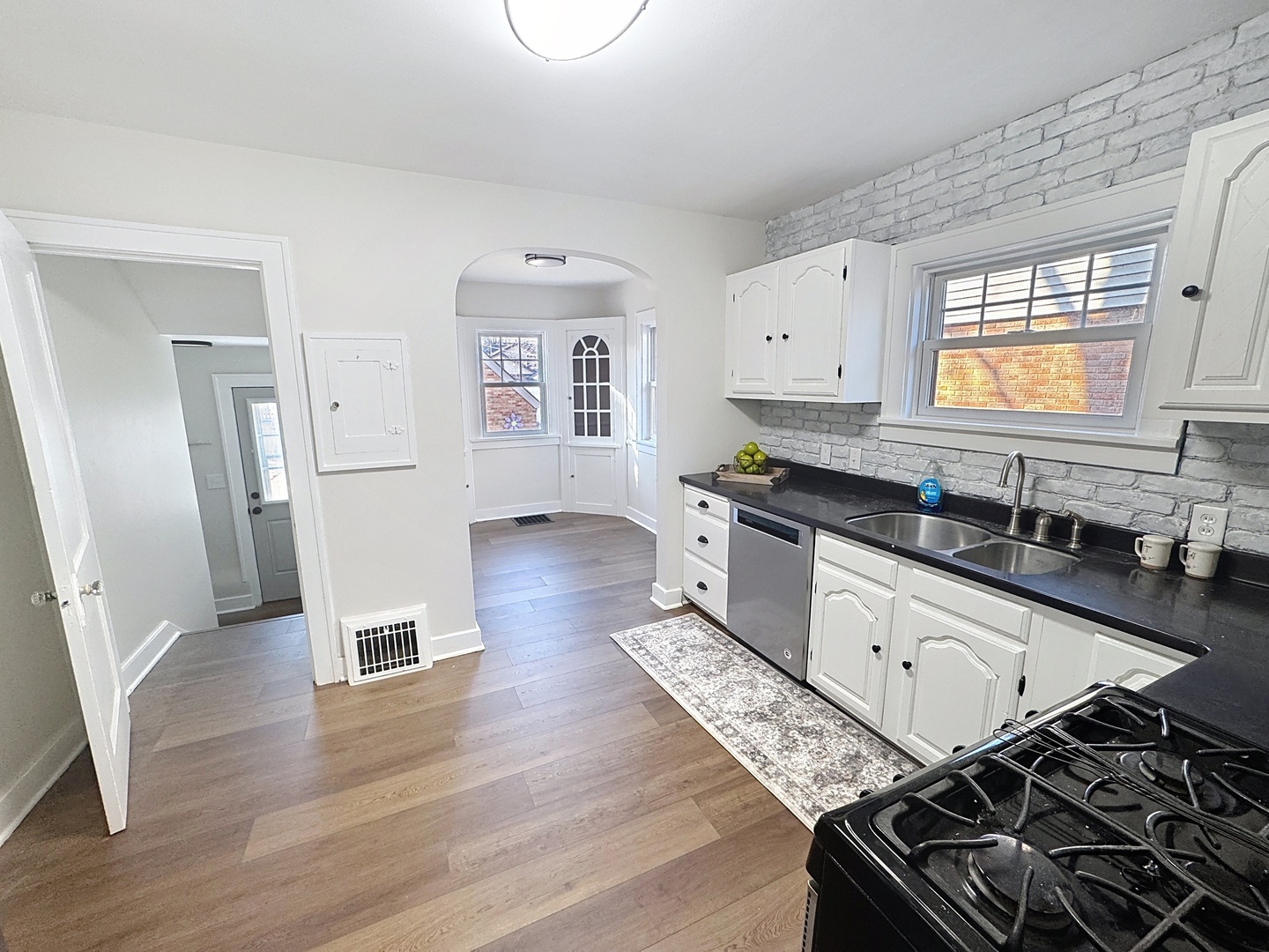 2431 28th Street Moline, IL 61265 - Photo 8 of 25