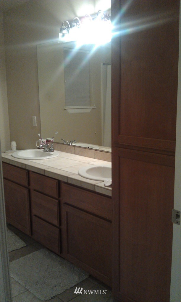 5904 Northeast 4th Place Renton, WA 98059 - Photo 11 of 12