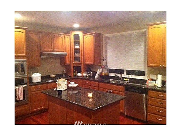 5904 Northeast 4th Place Renton, WA 98059 - Photo 4 of 12