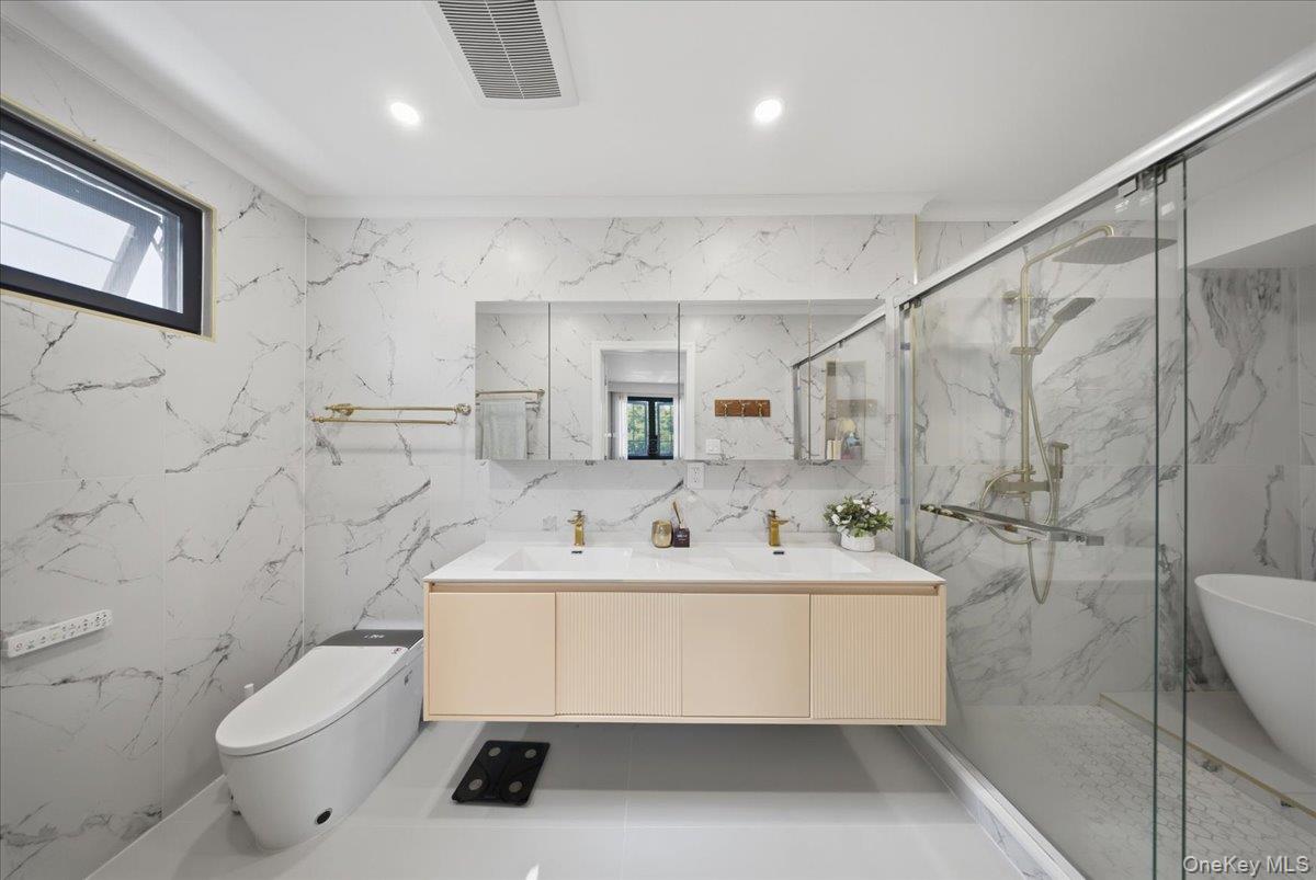 2 Elf Road Syosset, NY 11791 - Photo 23 of 32