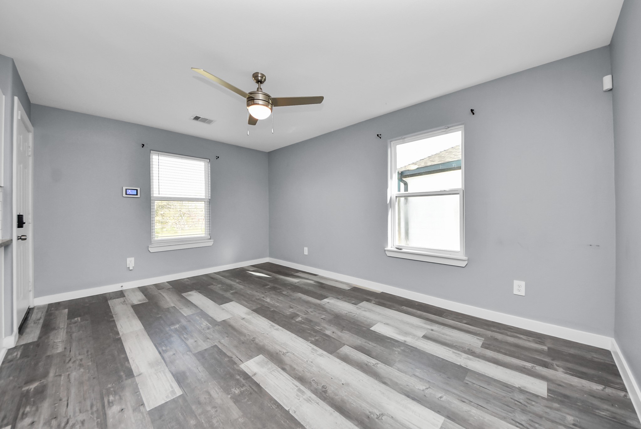 618 Maple Way, Unit A Houston, TX 77015 - Photo 24 of 48 a view of an empty room with a window