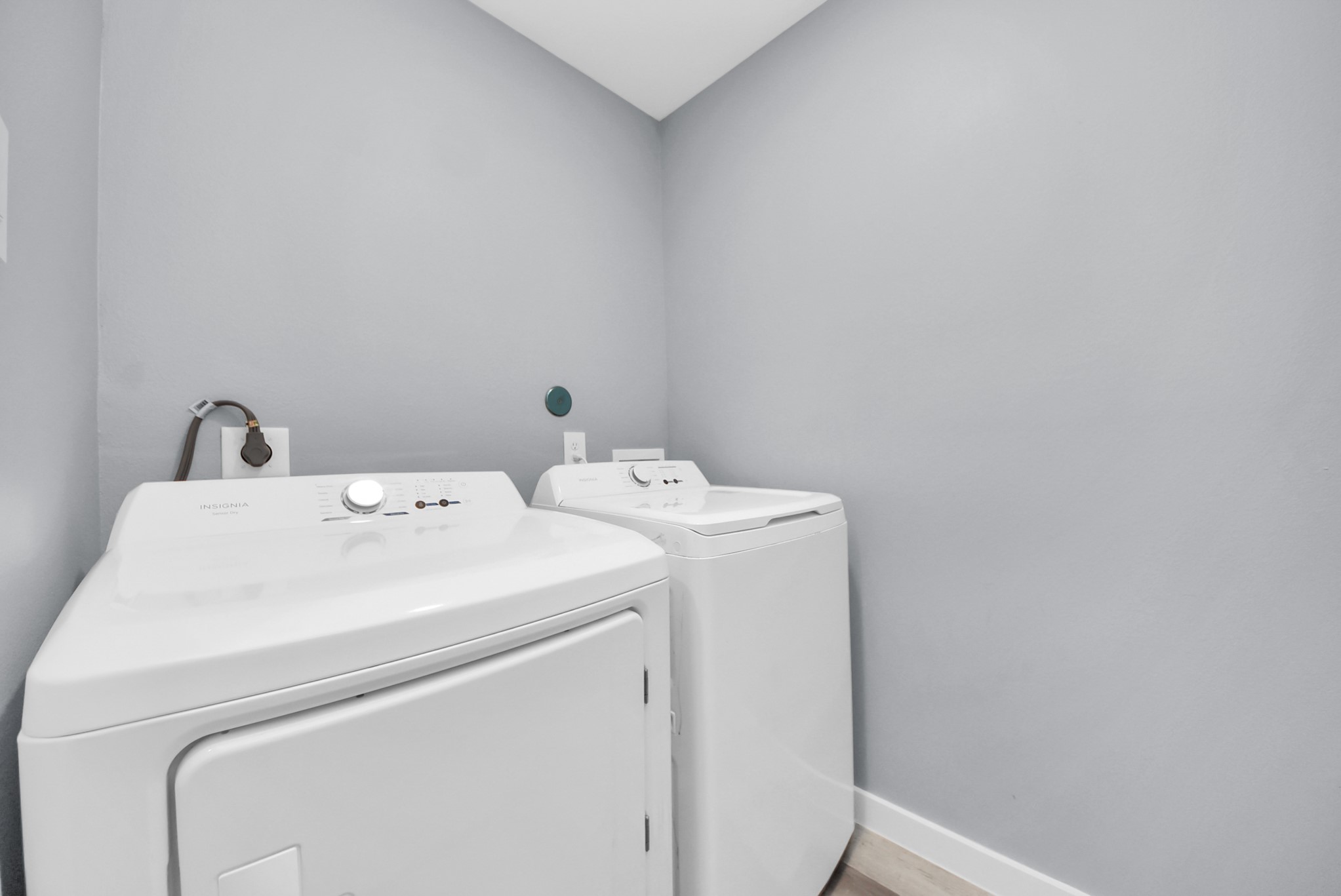 618 Maple Way, Unit A Houston, TX 77015 - Photo 28 of 48 a utility room with dryer and washer