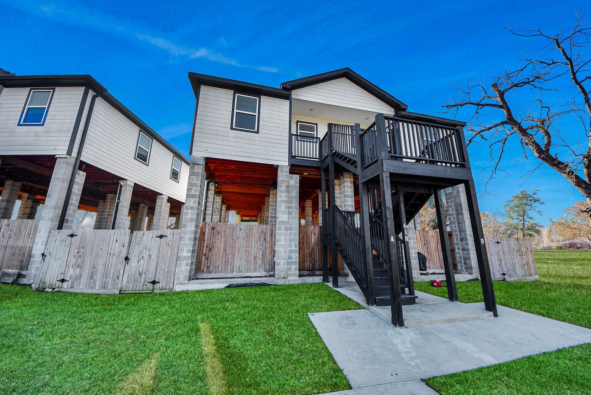618 Maple Way, Unit A Houston, TX 77015 - Photo 36 of 48 a front view of house with yard
