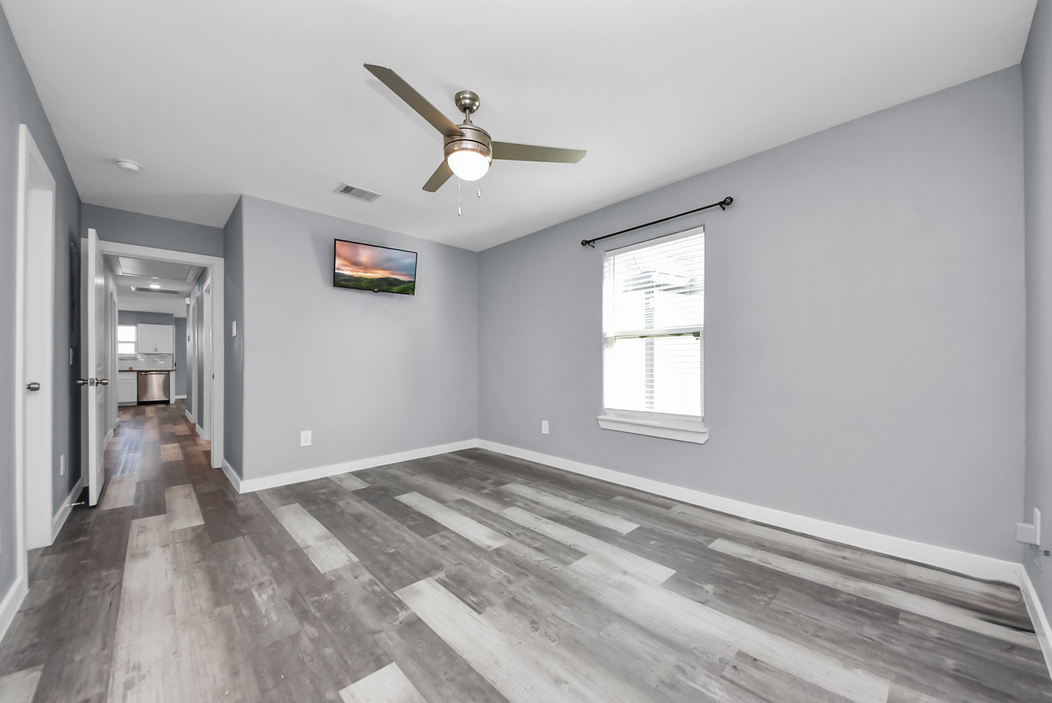 618 Maple Way, Unit A Houston, TX 77015 - Photo 4 of 48 a view of empty room with wooden floor and fan