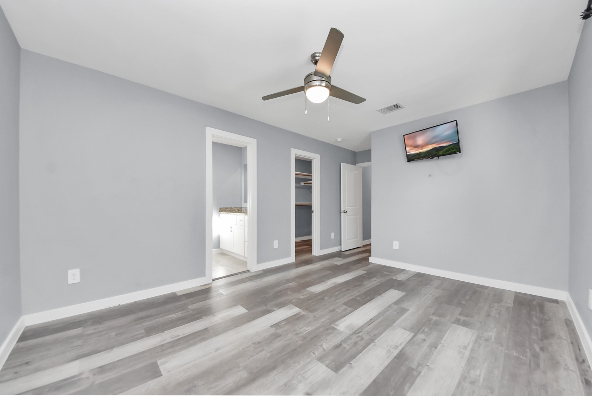 618 Maple Way, Unit A Houston, TX 77015 - Photo 5 of 48 a view of an empty room with window and chandelier fan