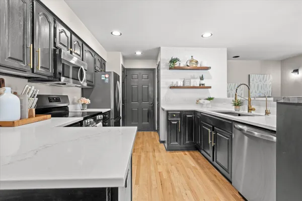 $425,000 | 2293 A Circle Ridge, Delafield, WI 53018