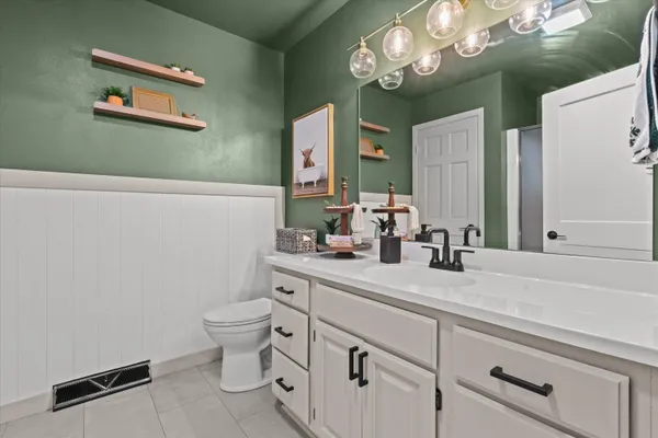 $425,000 | 2293 A Circle Ridge, Delafield, WI 53018