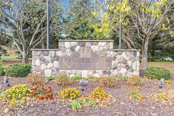 $425,000 | 2293 A Circle Ridge, Delafield, WI 53018