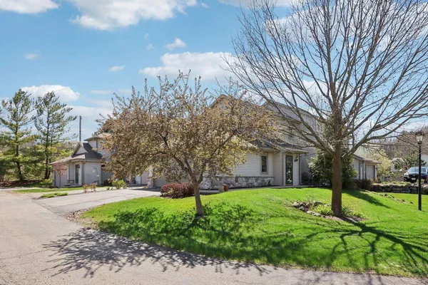 $425,000 | 2293 A Circle Ridge, Delafield, WI 53018