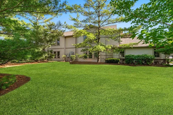 $425,000 | 2293 A Circle Ridge, Delafield, WI 53018