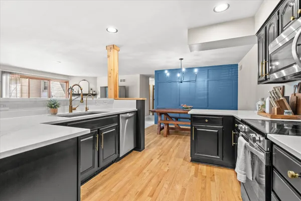 $425,000 | 2293 A Circle Ridge, Delafield, WI 53018