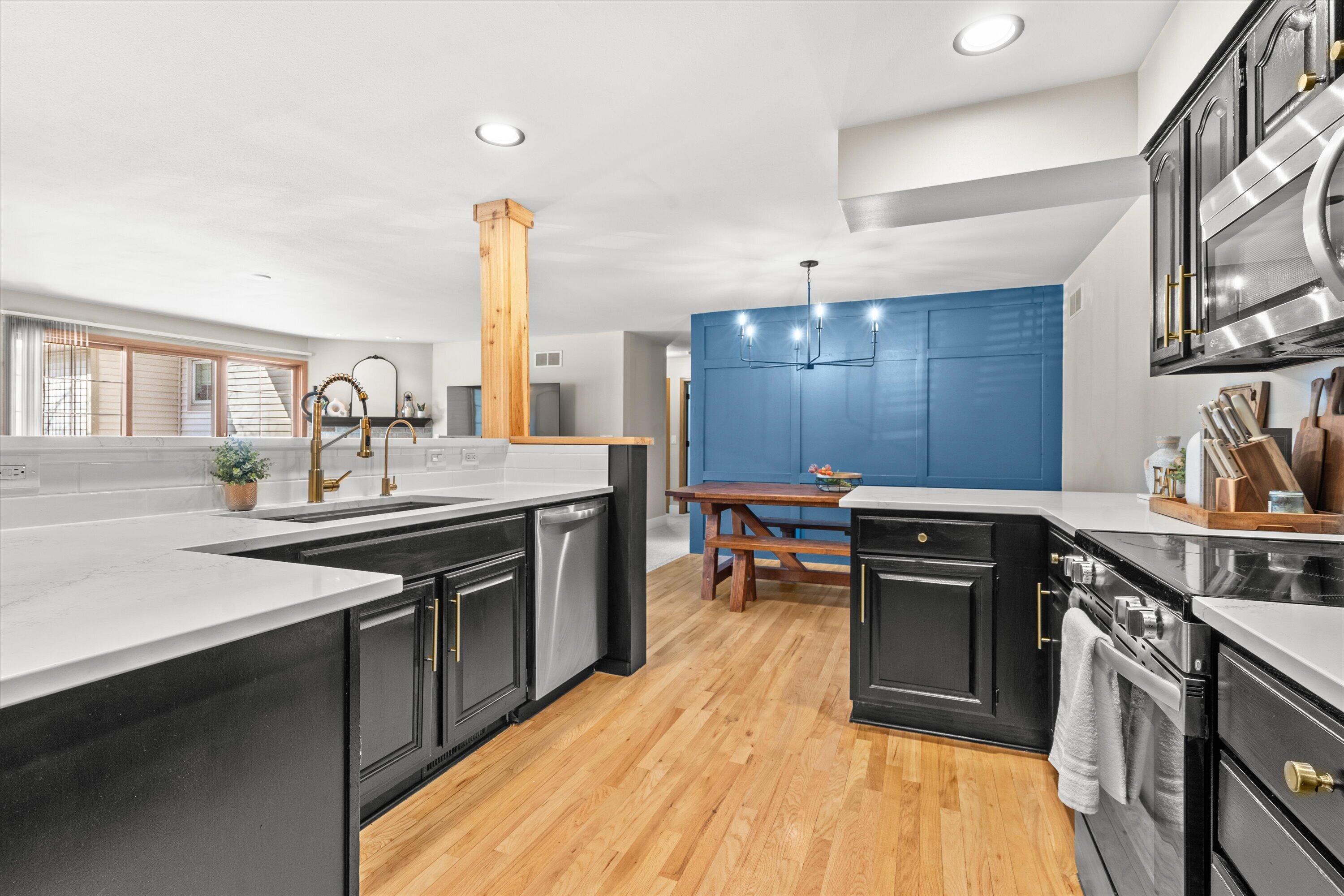 2293C Circle Ridge, Unit 31 Delafield, WI 53018 - Photo 5 of 27 New SS Undermount Sink & Faucet