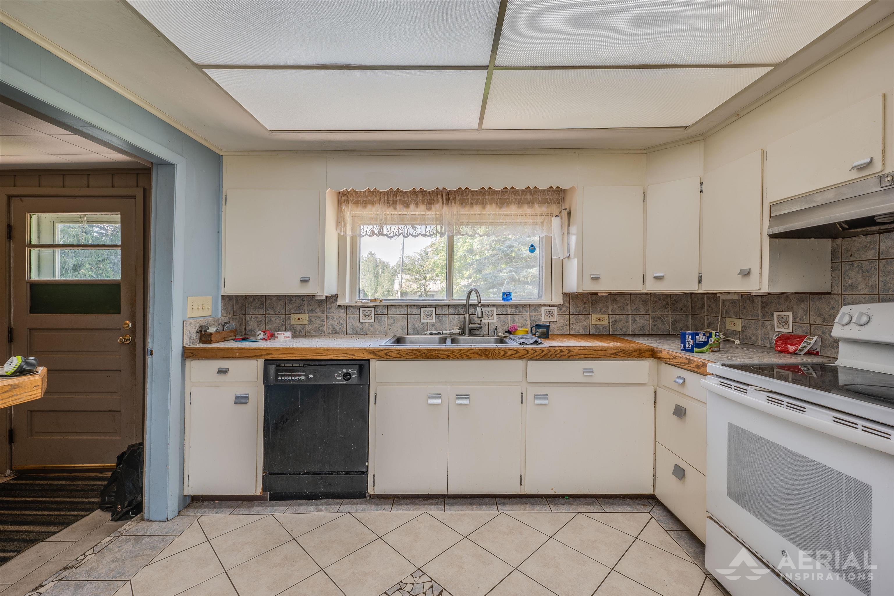 476 South Fairview Road West Branch, MI 48661 - Photo 5 of 18 1924860-22472db9-6957-4594-95d7-7c0ee7269ca2.JPG