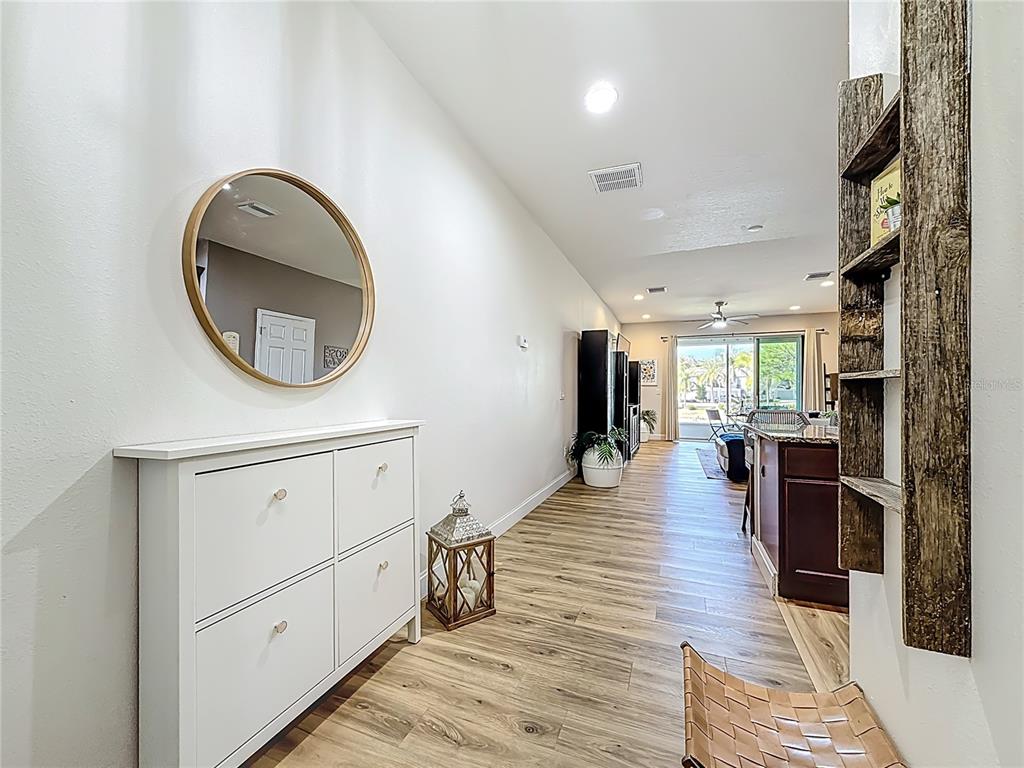 1962 Marlington Way Clearwater, FL 33763 - Photo 4 of 39