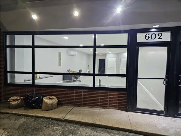 $1,500 | 602 Warwick Avenue, Warwick, RI 02888