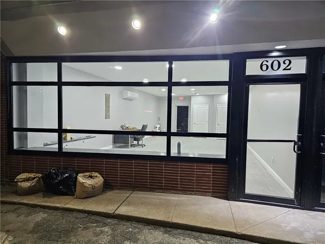 $1,500 | 602 Warwick Avenue, Warwick, RI 02888