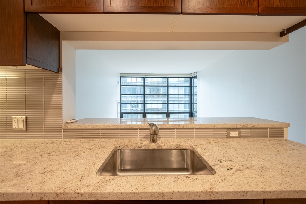 580 Washington Street, Unit 6F Boston, MA 02111 - Photo 7 of 37