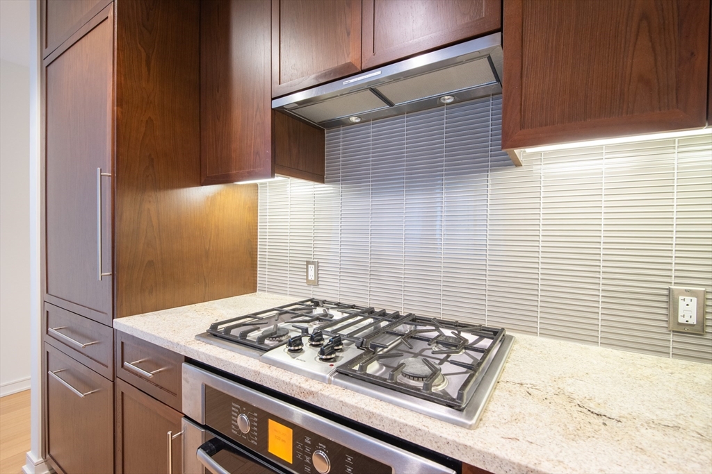 580 Washington Street, Unit 6F Boston, MA 02111 - Photo 8 of 37