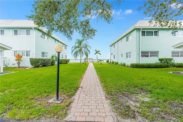 $1,799 | 3225 East Riverside Drive, Unit 34C, Fort Myers, FL 33916