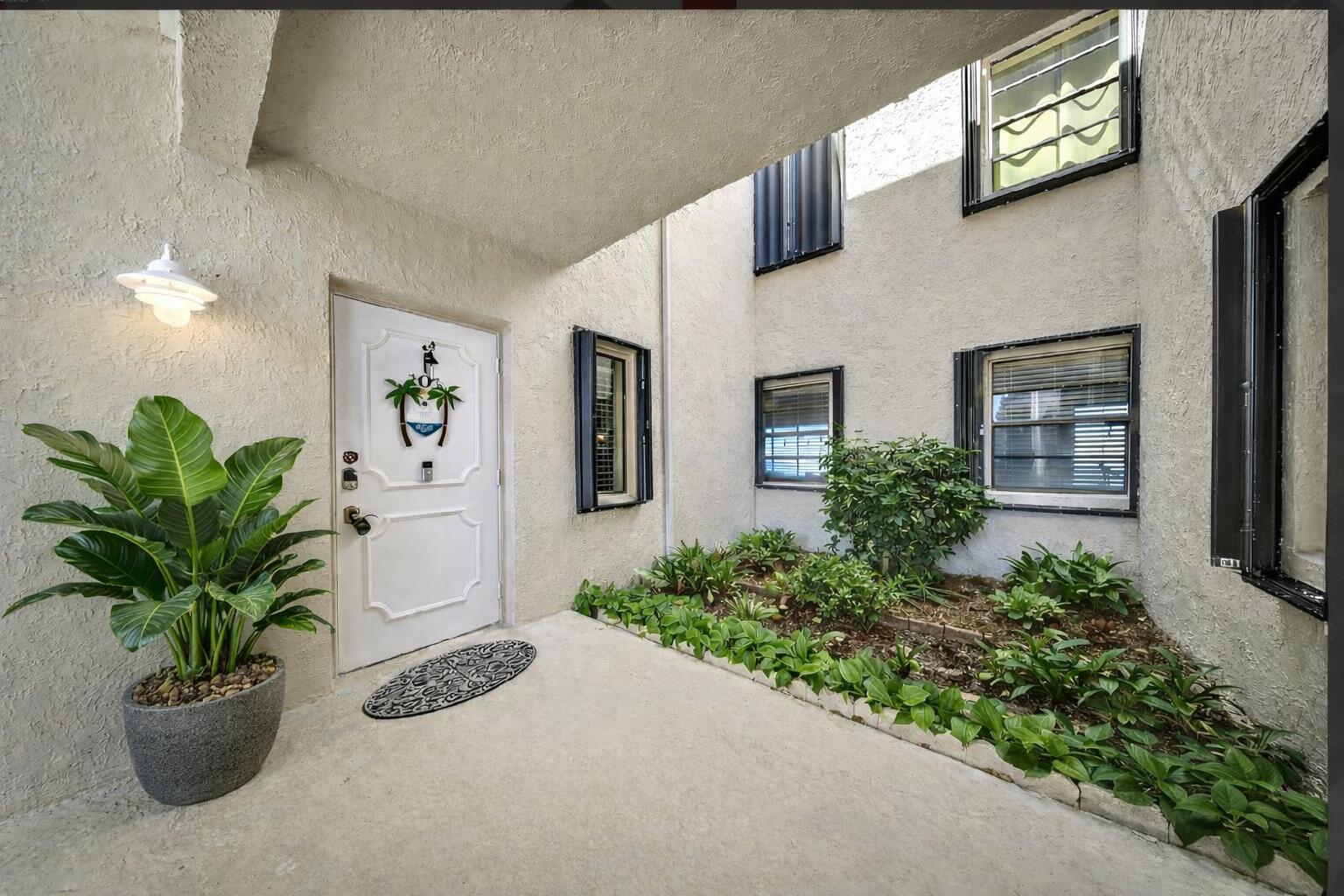 3206 South Lakeview Circle, Unit 1101 Fort Pierce, FL 34949 - Photo 7 of 38 356C7EF0-1BA6-40BC-BA1B-62027FD18B52