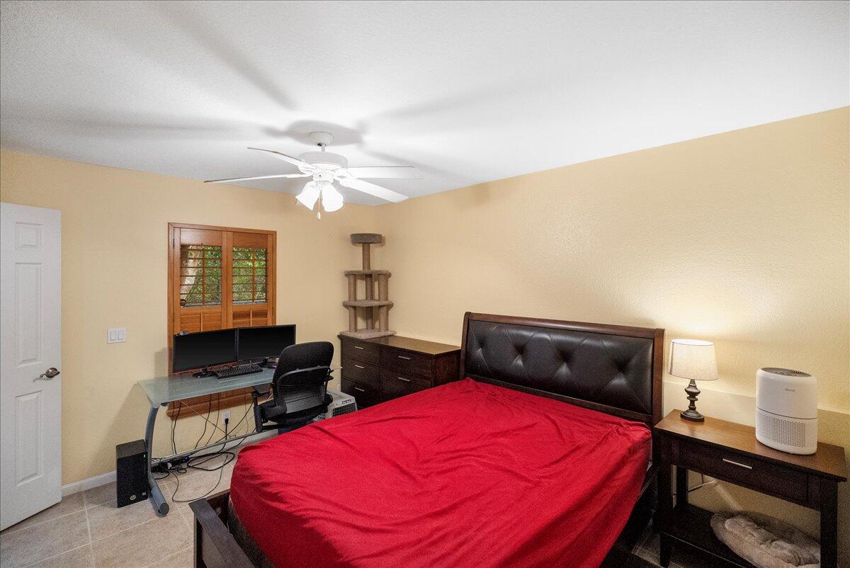 311 Maplecrest Circle Jupiter, FL 33458 - Photo 11 of 22 Primry bedroom