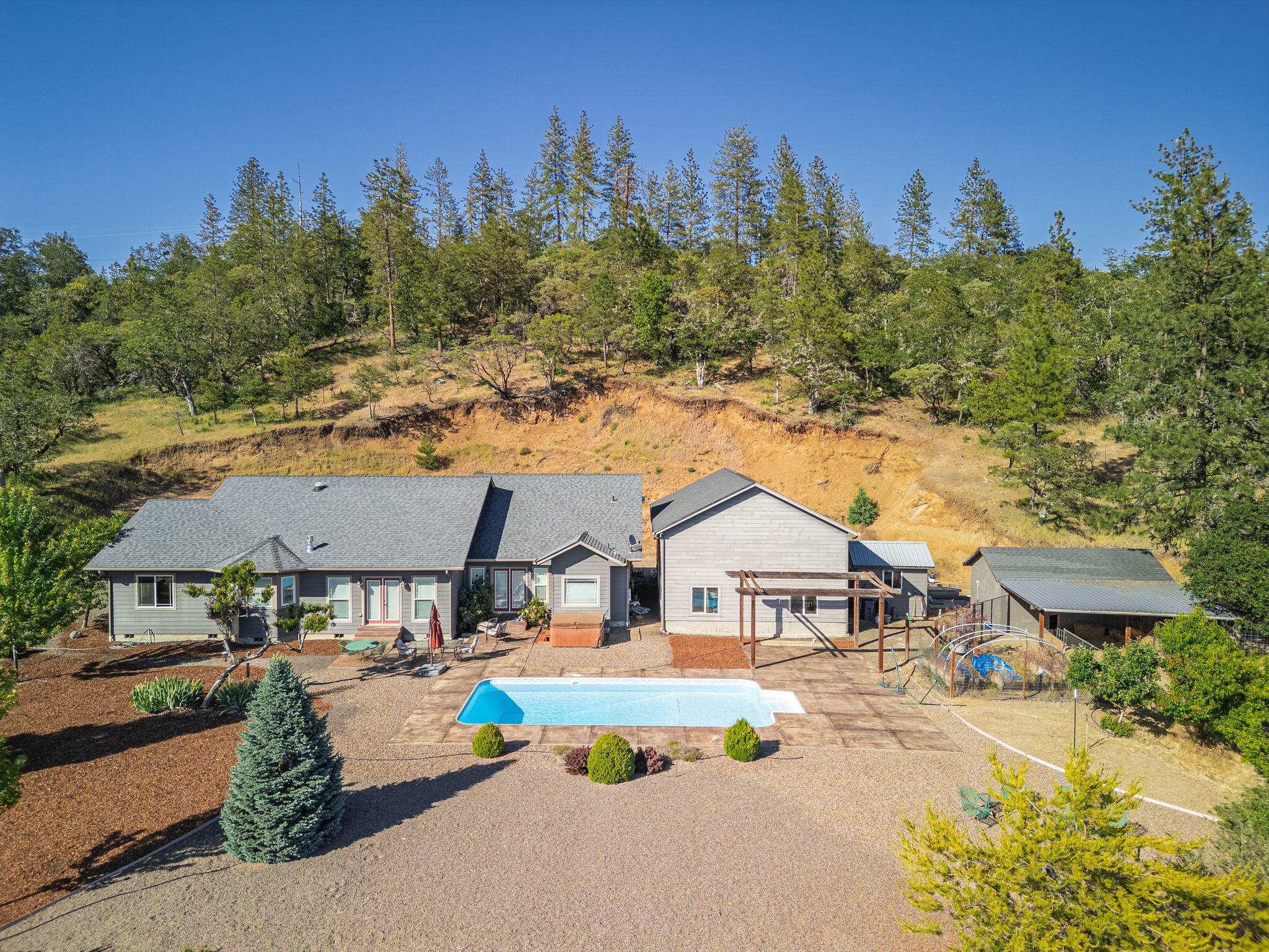158 Rockingham Circle Eagle Point, OR 97524 - Photo 2 of 58 HD-9