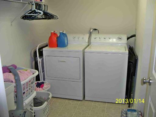254 Cassidy Lane Elgin, IL 60124 - Photo 8 of 10 a utility room with dryer and washer