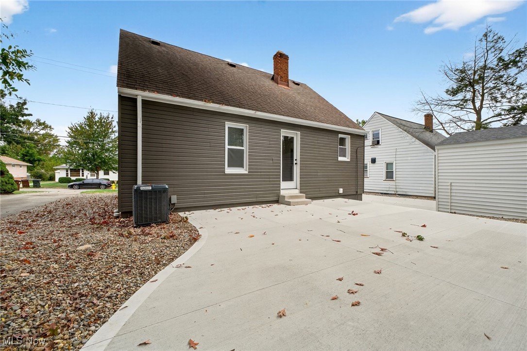 1415 Lorimer Road Cleveland, OH 44134 - Photo 8 of 40