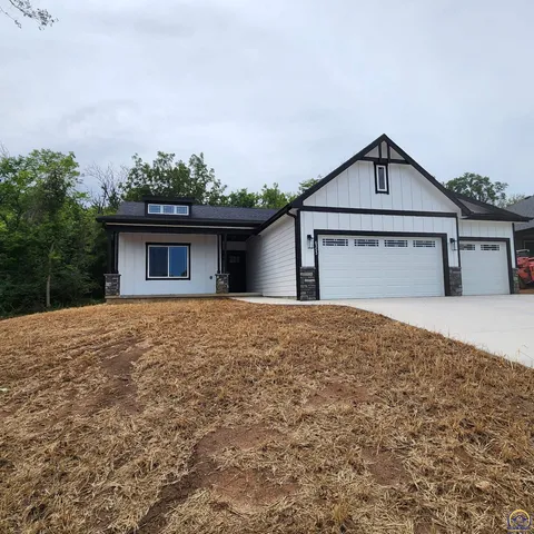 $439,900 | 6353 Crescent Rim Drive, Ozawkie, KS 66070